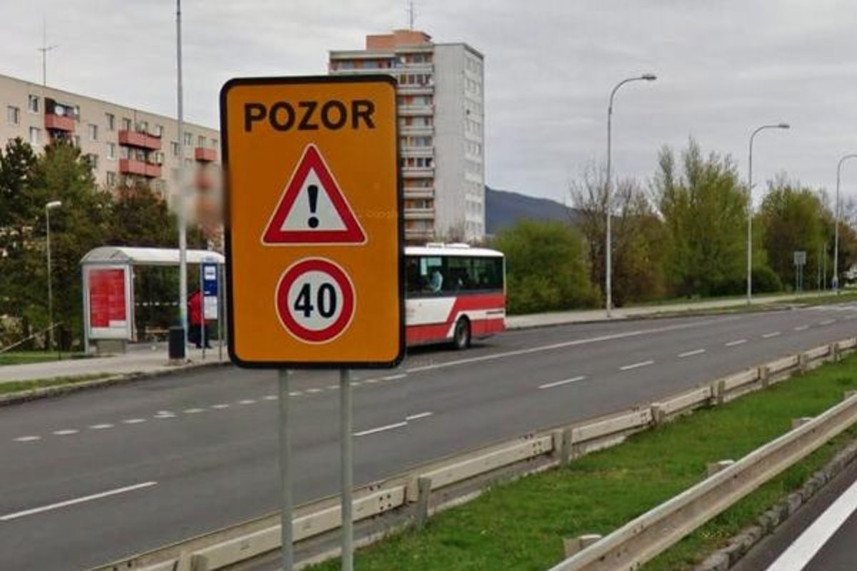 Kolik je vám let? Kolik je vám let?