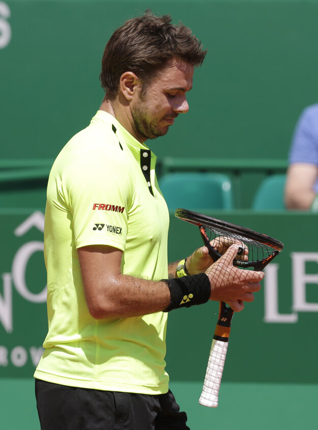 Wawrinka neuniesol Nadalovu prevahu. Odskákala si to jeho raketa.