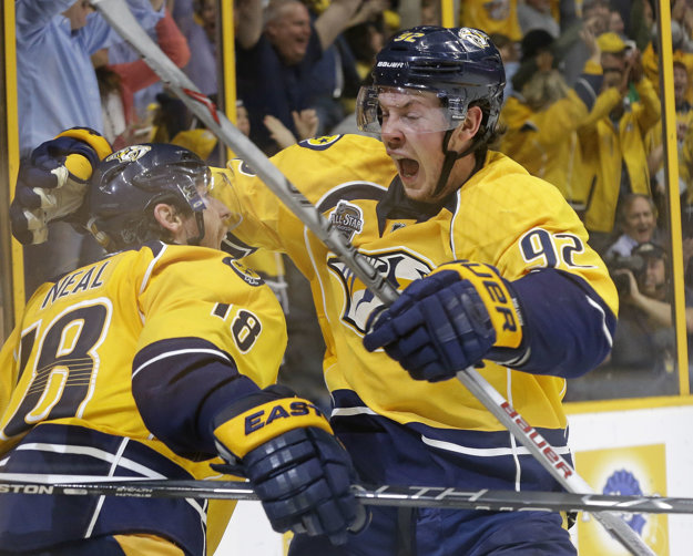 Gólová radosť Predators. James Neal a Ryan Johansen oslavujú presný zásah do siete Anaheimu.