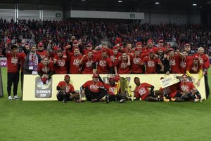 Víťazmi Slovenského pohára - Slovnaft Cupu 2015/2016 sa stali futbalisti AS Trenčín, ktorí vo finále zdolali ŠK Slovan Bratislava 3:1.