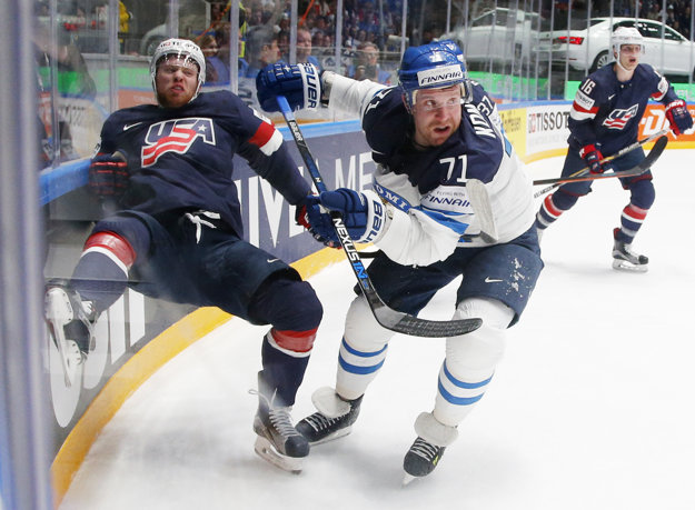 Leo Komarov (v strede) patrí medzi najväčšie hviezdy fínskeho výberu.
