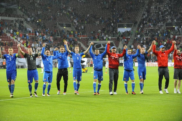 V Augsburgu pripravili naši futbalisti skvelým slovenským fanúšikom ten najkrajší darček - triumf nad jednou z najrešpektovanejších svetových reprezentácií.
