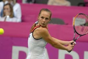 Slovenská dvojka Magdaléna Rybáriková zvládla tlak za stavu 1:2, zdolala Češku Petru Cetkovskú.