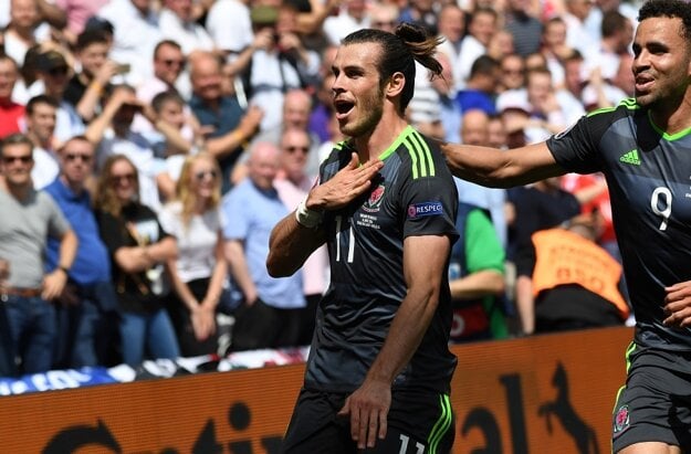 Je oporou Walesu. Gareth Bale (vľavo) strelil na šampionáte už dva góly.