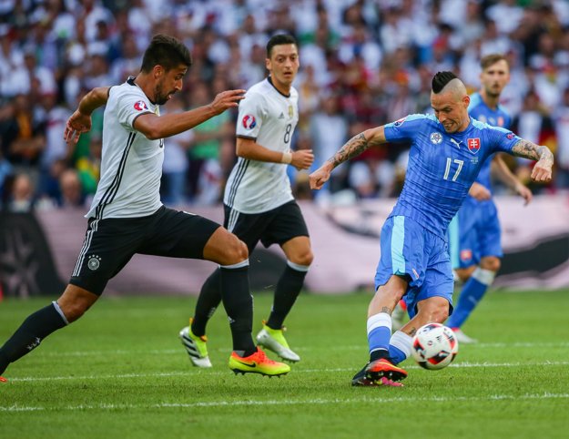 Marek Hamšík (vpravo) nebol v ofenzíve natoľko výrazný.