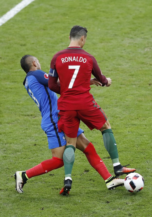 Súboj, po ktorom sa Ronaldo zranil.