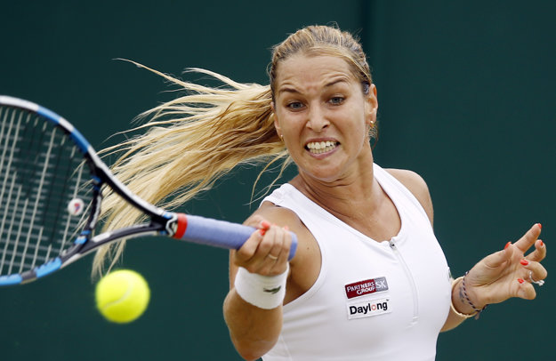 Dominika Cibulková prvý zápas po svadbe zvládla.