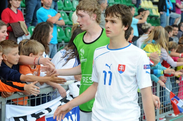 Lesniak reprezentuje Slovensko v mládežníckych kategóriách.