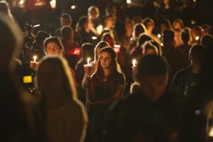 Pietna spomienka na obete streľby v Oregone.