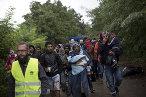 Pomoc pre migrantov sa podľa novely bude poskytovať v podobe tovaru, a nie finančnej hotovosti.