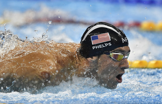 Michael Phelps je pri výpočte úspechov najlepším plavcom všetkých čias.
