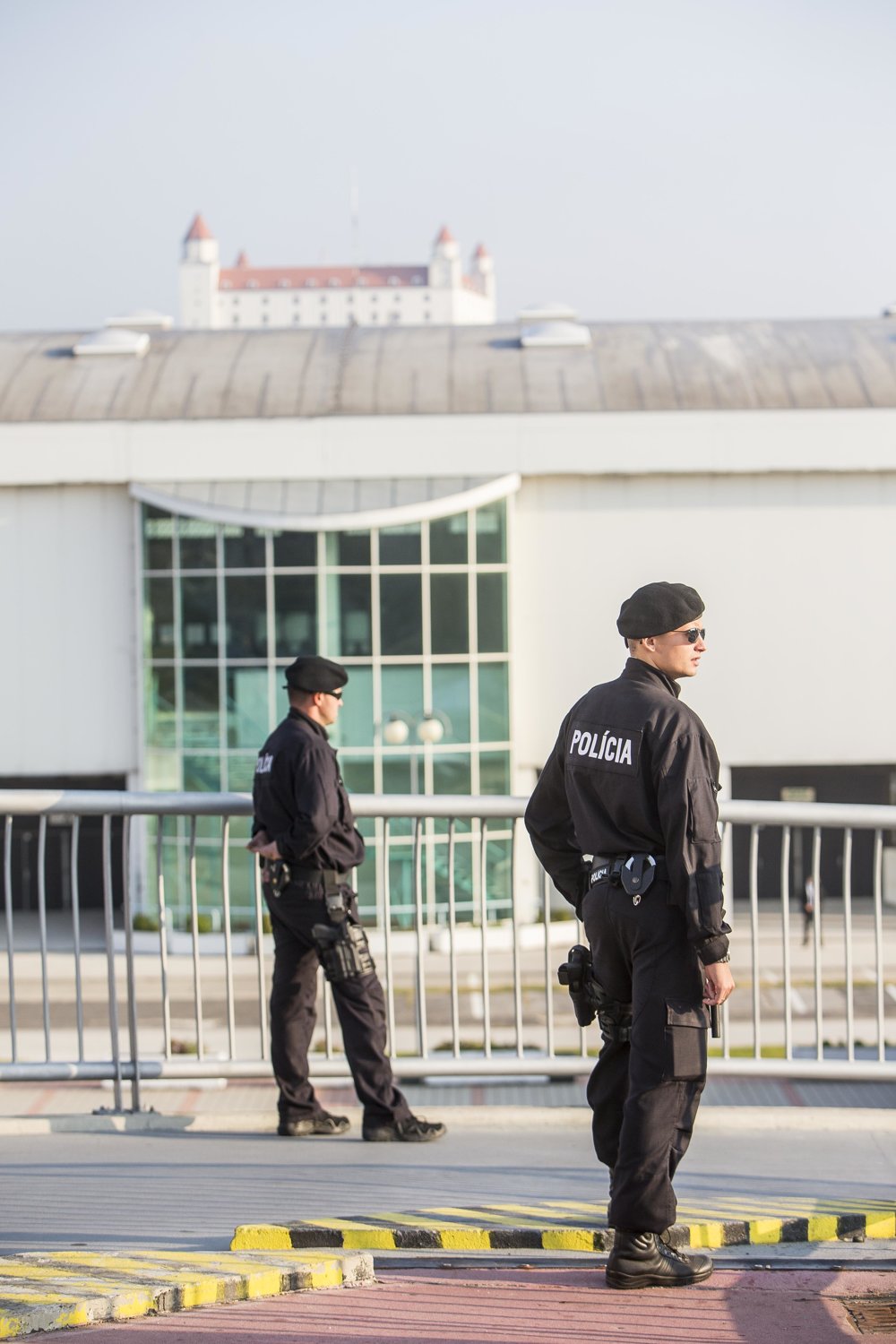 Polícia v uliciach Bratislavy počas summitu EÚ.