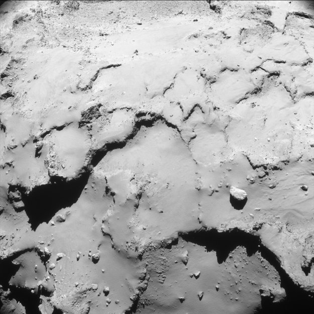 Jeden pixel na snímke zahŕňa zhruba 1,5 metra. (zdroj: ESA/ROSETTA)