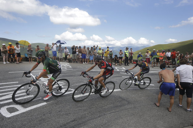 Poslednú Tour de France absolvoval Peter Velits (uprostred) v roku 2014.