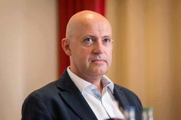 Anton Siekel.