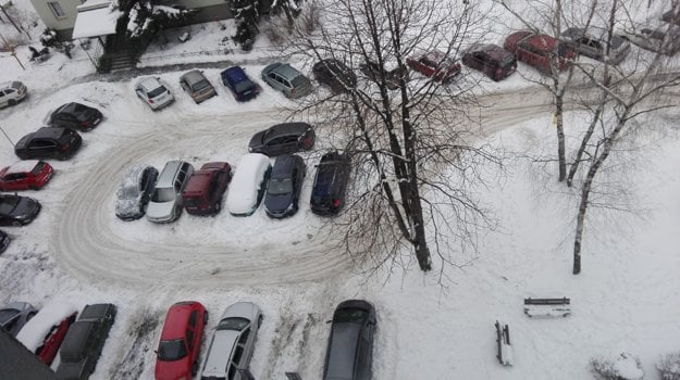 Situácia v pondelok. Nájdite nejaký rozdiel... (zdroj: Michal Lendel)