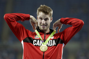 Derek Drouin je aktuálnym zlatým medailistom z Ria.
