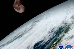 Satelit GOES-16, rovnako ako ostatné satelity GOES, používa na kalibráciu Mesiac.