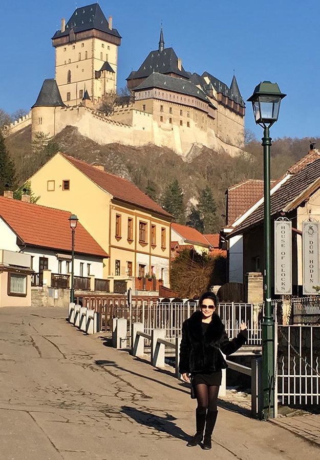 Nasávala históriu. Lucie Bílá je známa workoholička, no aj ona si dokáže urobiť trochu voľna a odpočinúť si. Sviatok sv. Valentína napríklad strávila na hrade Karlštejn, takže ako poznamenala, sviatok zaľúbených prežila s Karlom IV.