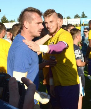 Peter Šinglár. Zotavuje sa po zlomenine ruky.
