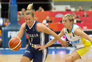 Zuzana Žirková (vľavo) predviedla niele v zápase proti Ukrajine skvelý výkon.