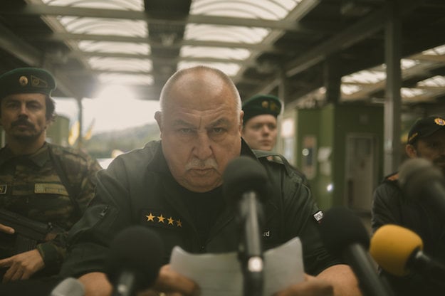 Andy Hryc ako policajný kapitán.