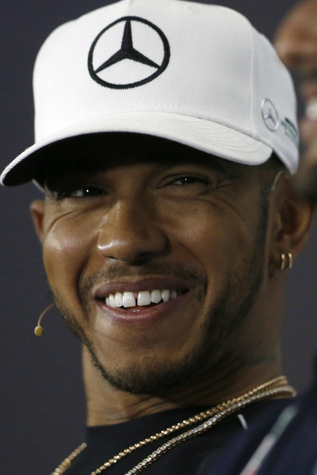 Lewis Hamilton mal pred domácou veľkou cenou dobrú náladu.