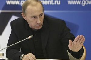 Viacerí členovia Putinovho kabinetu mali rozkrádať štátne financie. Obvinenie súvisí s bojom o moc v Kremli.