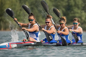 Slovenský štvorkajak žien pri prvých tréningoch - Jessica Zatlkajová (zľava), Lucia Oršulová, Martina Kohlová a Mariana Petrušová.