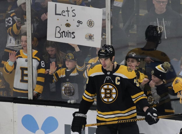 Zdeno Chára v drese Boston Bruins.