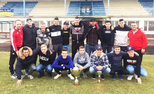 Dorastenci ŠK Váhovce vo februári 2019 vyhrali halový turnaj, ktorý organizoval Oblastný futbalový zväz v Galante.