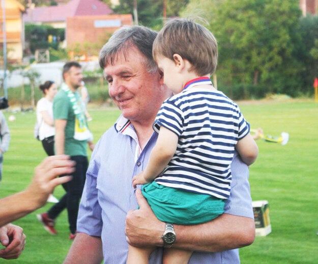 Pre Ondreja Kozolku je futbal ako štvrté dieťa.