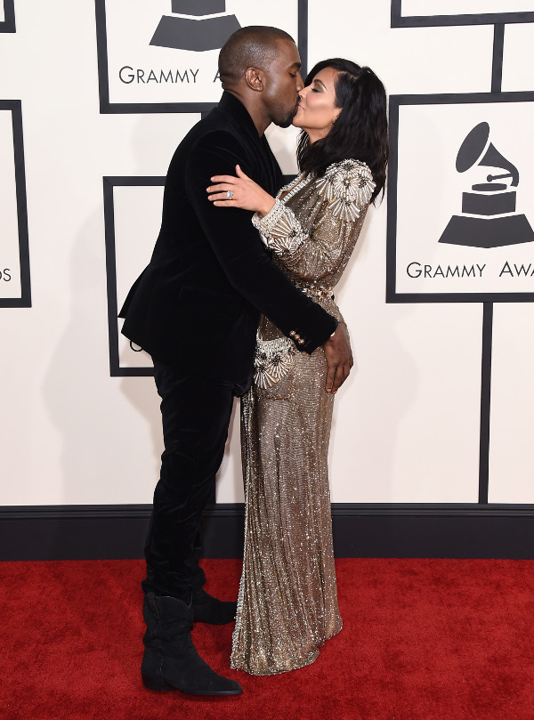 Kim Kardashian Kanye Západ začal chodiť