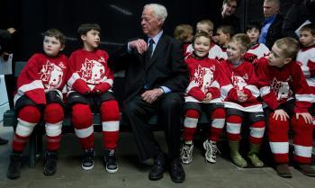 t_gordie_howe_birthday_hockey35401604121_r3434.jpg