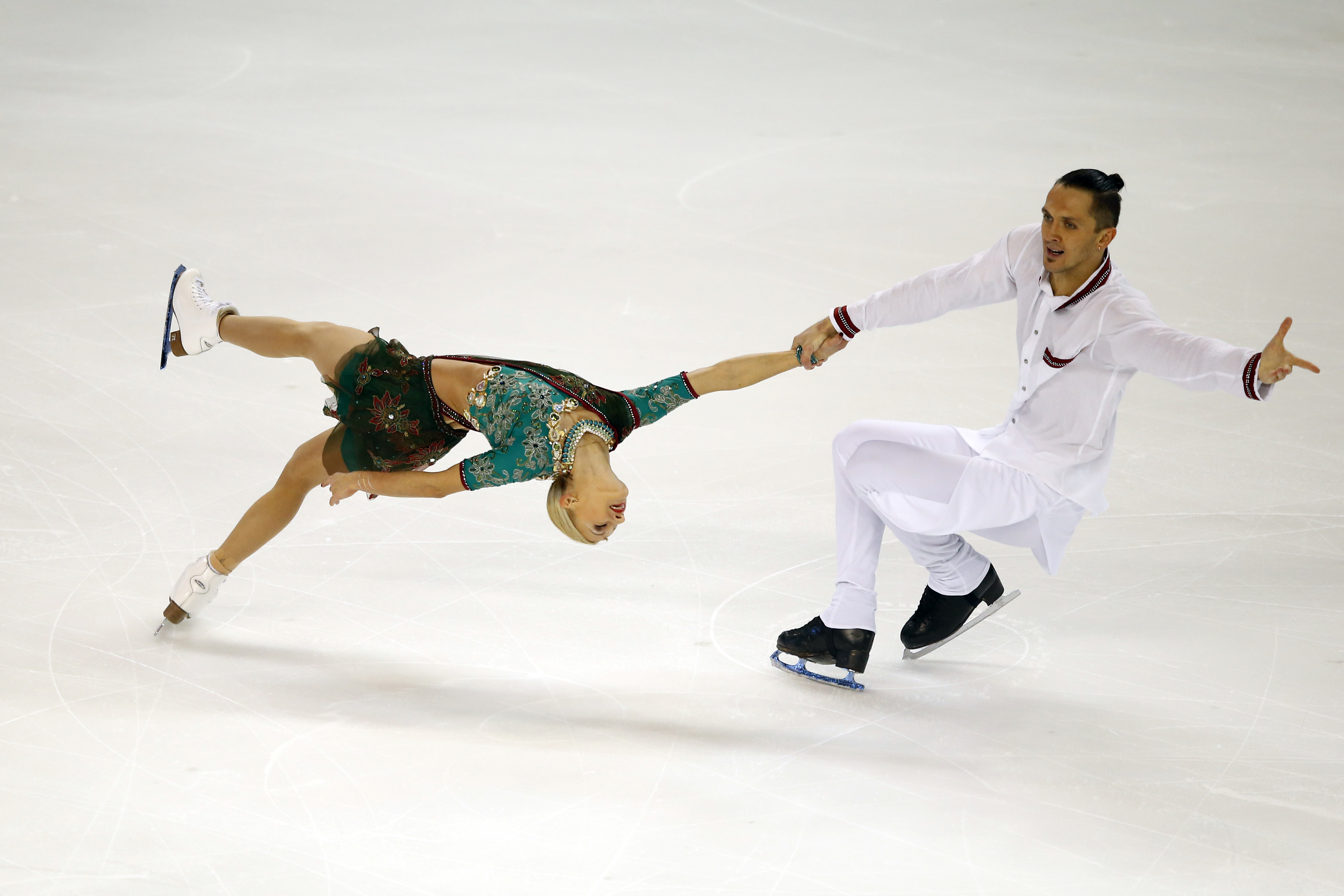 france_figure_skating-a6c9524cb63c48c8b5_r3167.jpeg