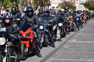 S motorkárskou sezónou sa prišlo na Liptov rozlúčiť približne 300 motorkárov. 