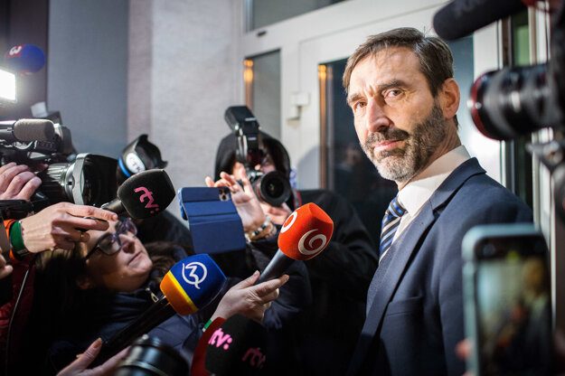 Voľby 2020: Juraj Blanár prichádza do centrály Smeru.
