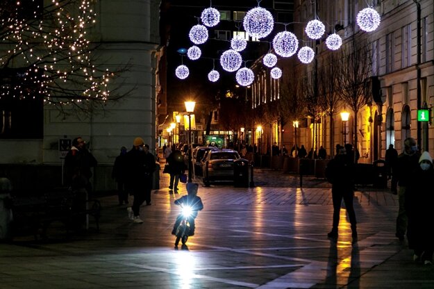 Vianočná výzdoba v centre mesta.