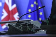 Rokovania medzi Európskou úniou a Britániou stále prebiehajú, ale od dohody sú stále ďaleko.
