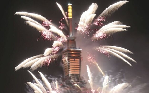 Ohňostroj z budovy Taipei 101 na Taiwane.