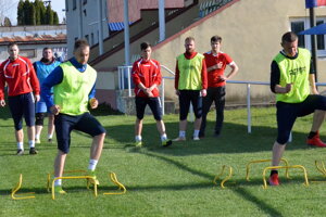 Futbalisti Diviak trénujú trikrát do týždňa.