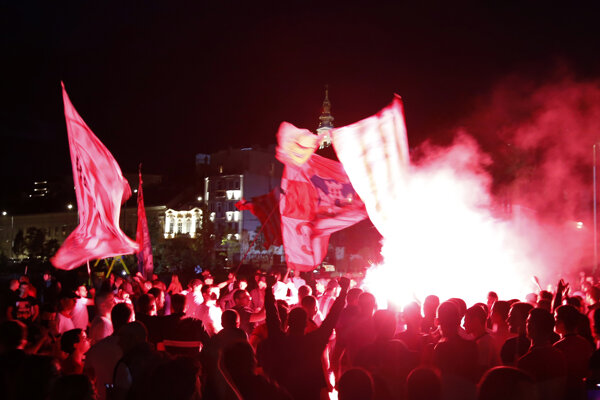 Výtržníctvo futbalových fanúšikov často vyústi do násilia a výbuchov nacionalizmu.