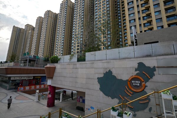 Bitcoin klesá pre obavy z bankrotu čínskeho konglomerátu Evergrande