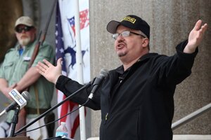 Líder milície Oath Keepers Stewart Rhodes.