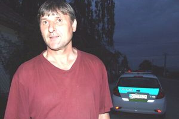 "Marián len pomáhal švagrovi, ktorý je paraglajdista," povedal nám Milan. Úraz sa stal vo dvore rodinného domu. Spolu so záchrankou prišli aj policajti.