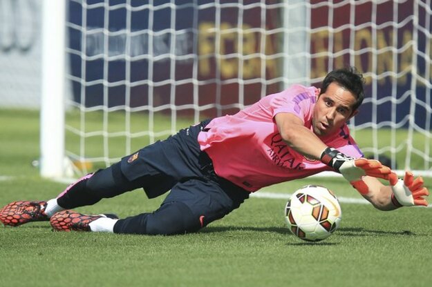 Claudio Bravo v akcii.