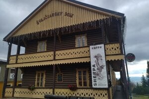 Švajčiarsky dom s kaviarňou v Starom Smokovci.