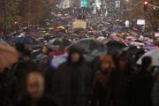 Protivládne protesty v Srbsku vyvolalo zrútenie betónového prístreška v Novom Sade.
