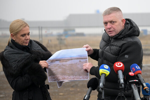 Premiér Robert Fico a ministerka hospodárstva Denisa Saková navštívili Priemyselný park Valaliky. 