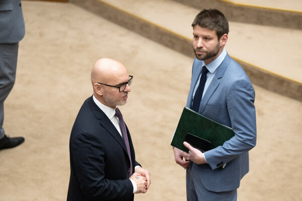 Predseda SaS Branislav Gröhling a predseda PS Michal Šimečka.
